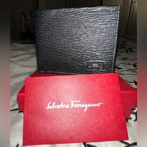 Mens wallet. Purchase but never been used.